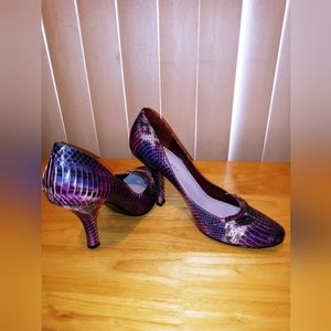 Nine West, size 7.5 Multi- Colored Purple Women Snakeskin Pump